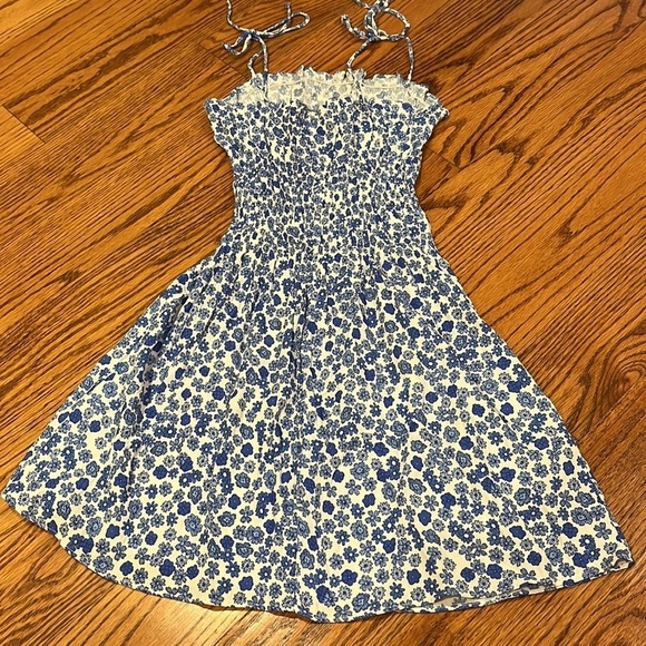 Gab & Kate Women’s Blue Floral Flowy Dress Size S - Picture 4 of 5